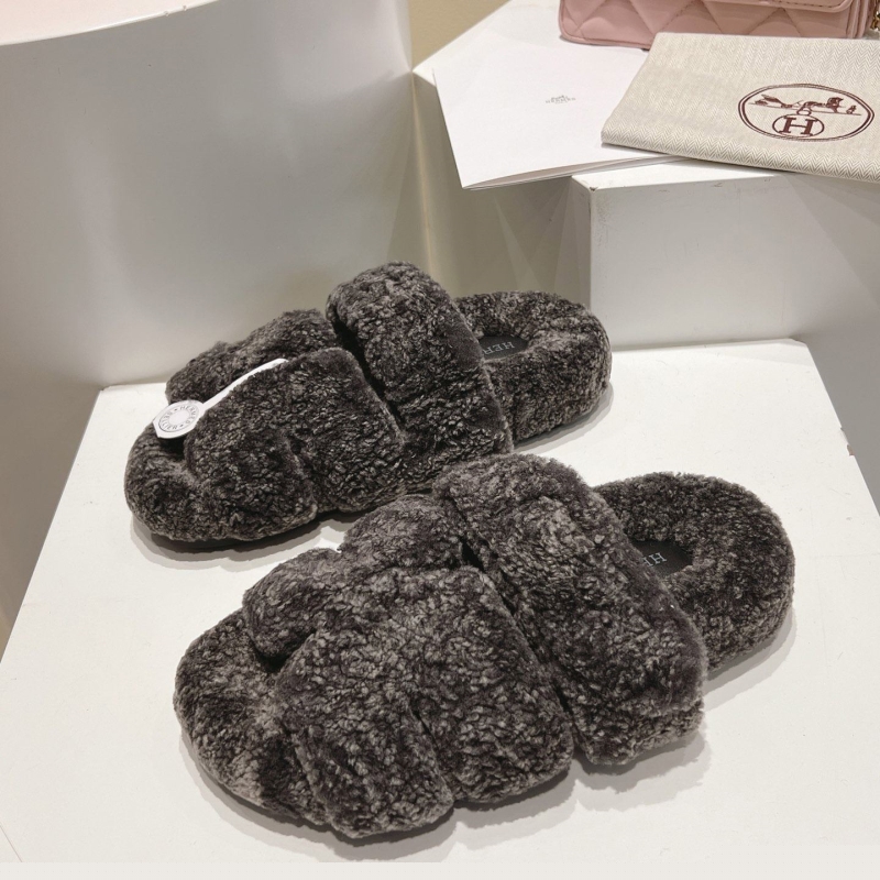 H**mes slippers